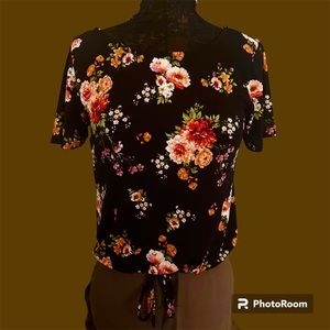 Pre-loved pretty little top Size Small